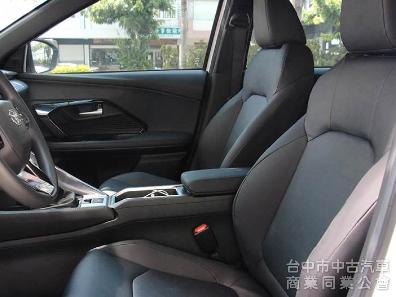 正25年出廠⭕市場熱門小休旅✅酷動版+倒車顯影✅免鑰匙✅ACC跟車✅CARPLAY連接✅全車原鈑原漆✅可全貸✅新車利率