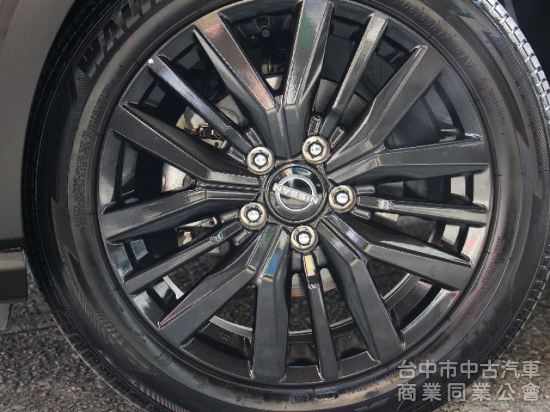 ⭕市場唯一⭕正25年出廠落地新車⭕樂咖特仕版 ✅全車黑化套件 ✅JBL音響✅360環景 ✅恆溫空調 ✅黑色尾翼⭕實車在店