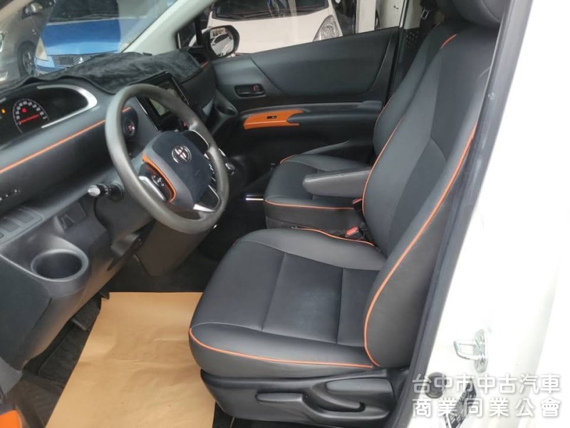 2020年 Sienta 1.8cc 五人座 一手車，里程4萬多，原版件，Carplay，數位電視，倒車顯影，自動吸門