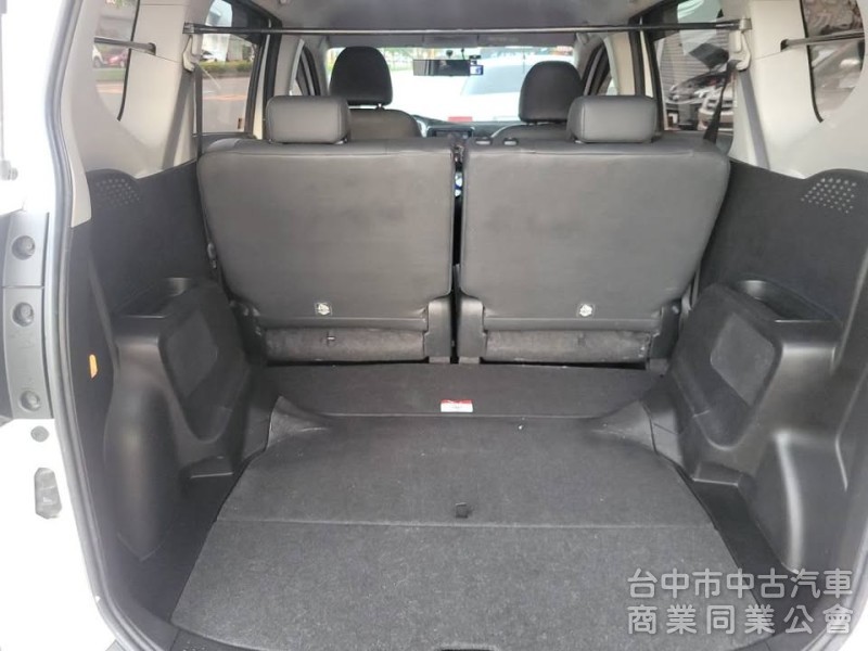 2020年 Sienta 1.8cc 五人座 一手車，里程4萬多，原版件，Carplay，數位電視，倒車顯影，自動吸門