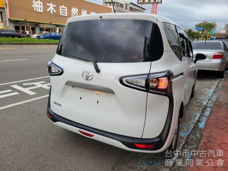 2020年 Sienta 1.8cc 五人座 一手車，里程4萬多，原版件，Carplay，數位電視，倒車顯影，自動吸門