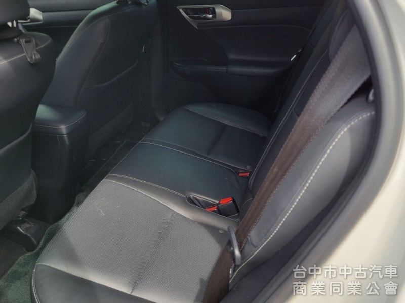 2020年式 Ct200h 1800cc 油電 白色 小改款，一手車，原廠保養，原廠Acc跟車系統，車道偏離輔助