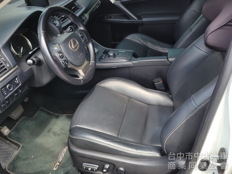 2020年式 Ct200h 1800cc 油電 白色 小改款，一手車，原廠保養，原廠Acc跟車系統，車道偏離輔助