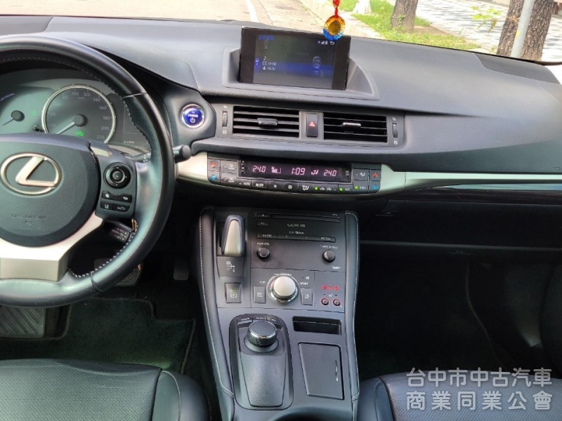 2020年式 Ct200h 1800cc 油電 白色 小改款，一手車，原廠保養，原廠Acc跟車系統，車道偏離輔助