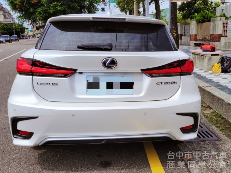 2020年式 Ct200h 1800cc 油電 白色 小改款，一手車，原廠保養，原廠Acc跟車系統，車道偏離輔助