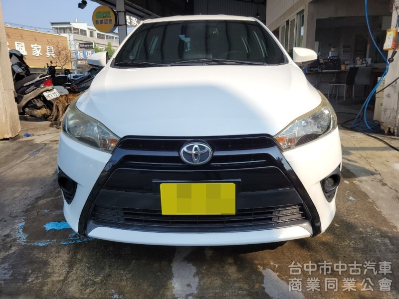 2015 年 豐田 Yaris 原鈑件，安卓機，倒車顯影，實車實價。