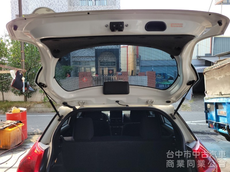 2015 年 豐田 Yaris 原鈑件，安卓機，倒車顯影，實車實價。