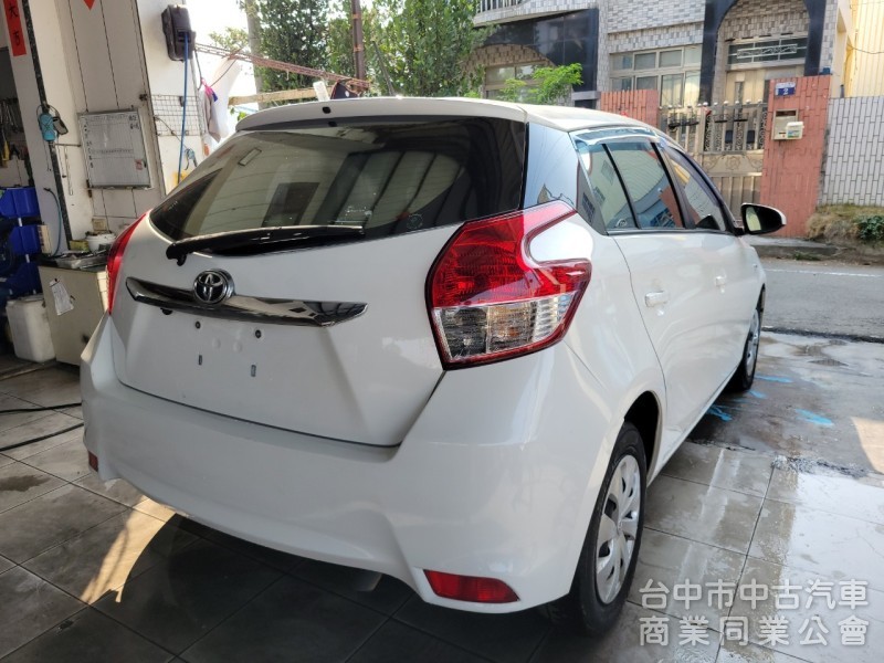 2015 年 豐田 Yaris 原鈑件，安卓機，倒車顯影，實車實價。