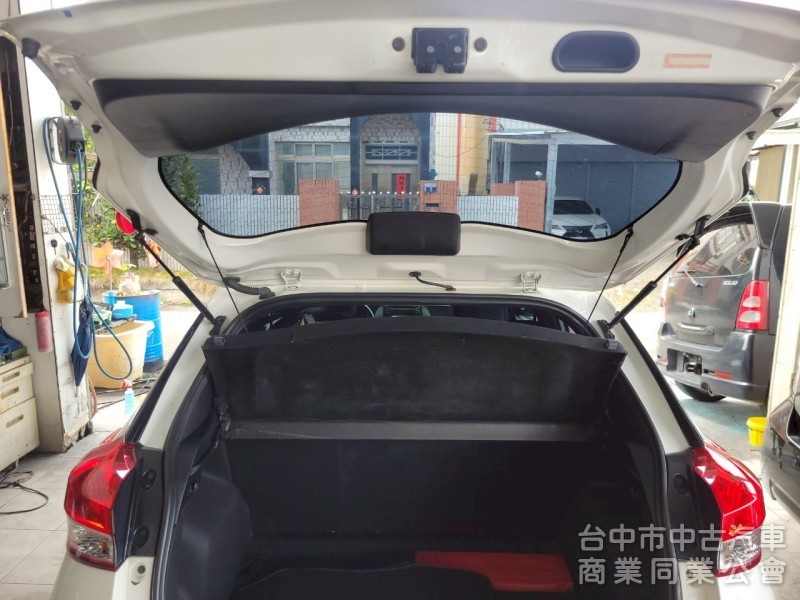 2020 年 yaris 鋁圈，皮椅，原鈑件，最後一代小鴨，省油省稅又好看。