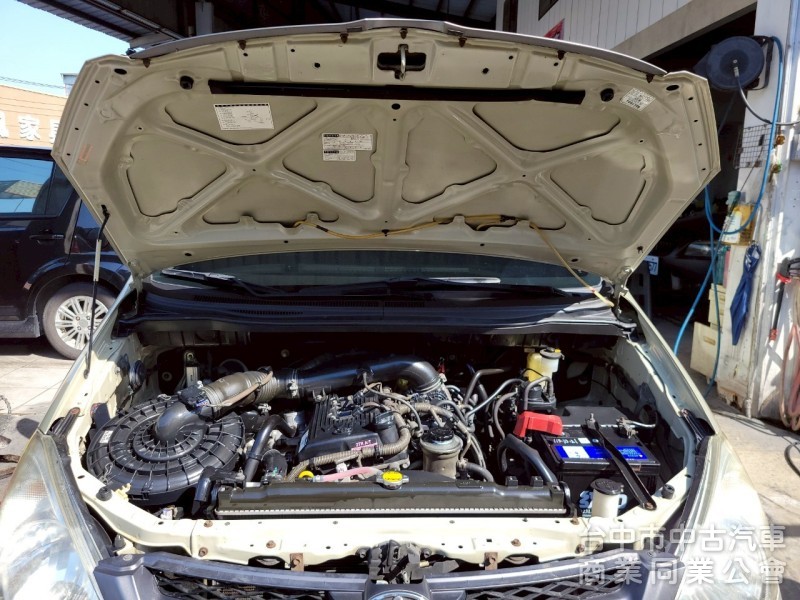 2011 年 豐田 Innova 伊諾瓦 2.7L 可領貨車牌，一年稅金1.3萬， 一手車，里程12萬，皮椅，鋁圈，車況