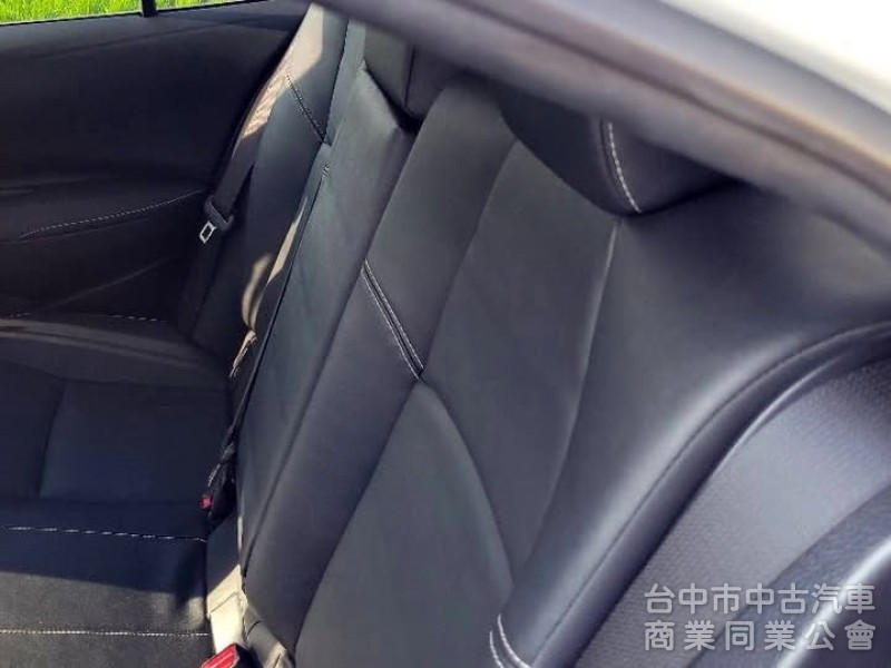 2019 年 Altis 12代 油電 尊爵版 白色 里程8萬，carplay，倒車顯影，衛星導航，原鈑件。
