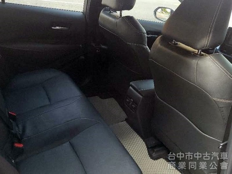 2019 年 Altis 12代 油電 尊爵版 白色 里程8萬，carplay，倒車顯影，衛星導航，原鈑件。