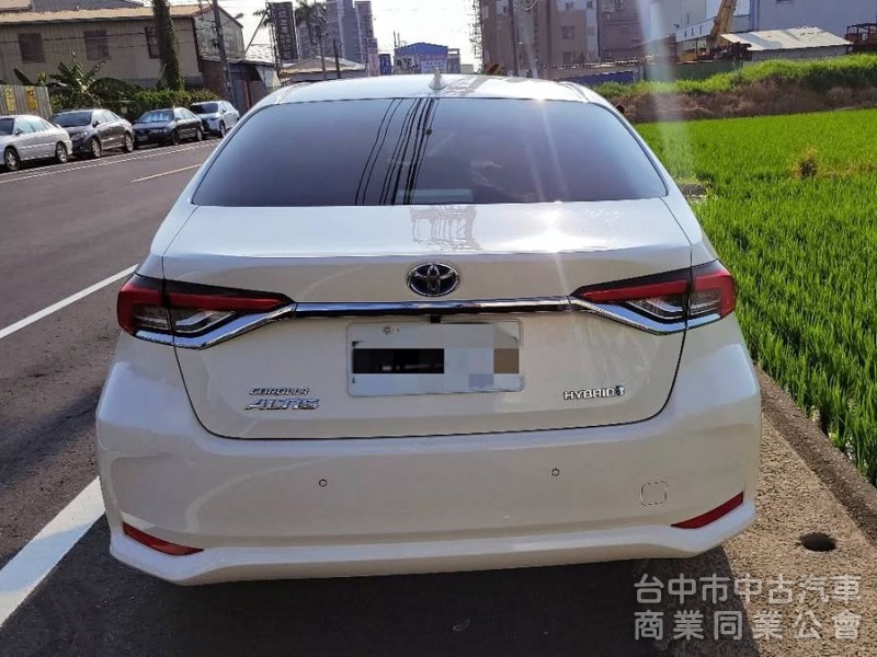 2019 年 Altis 12代 油電 尊爵版 白色 里程8萬，carplay，倒車顯影，衛星導航，原鈑件。