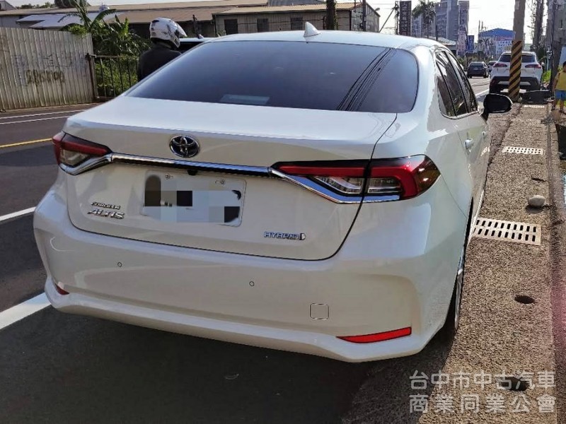 2019 年 Altis 12代 油電 尊爵版 白色 里程8萬，carplay，倒車顯影，衛星導航，原鈑件。