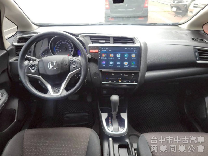 2015 年 FIT S版 里程16萬，恆溫，定速，安卓機，倒車顯影，方向盤快撥鍵，原鈑件，可全額貸款。