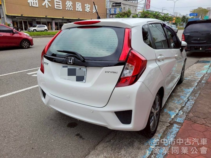 2015 年 FIT S版 里程16萬，恆溫，定速，安卓機，倒車顯影，方向盤快撥鍵，原鈑件，可全額貸款。