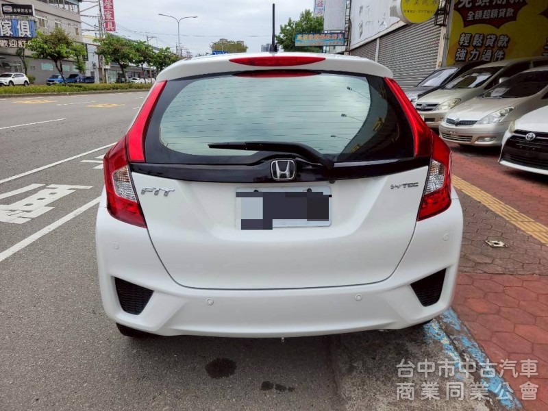 2015 年 FIT S版 里程16萬，恆溫，定速，安卓機，倒車顯影，方向盤快撥鍵，原鈑件，可全額貸款。