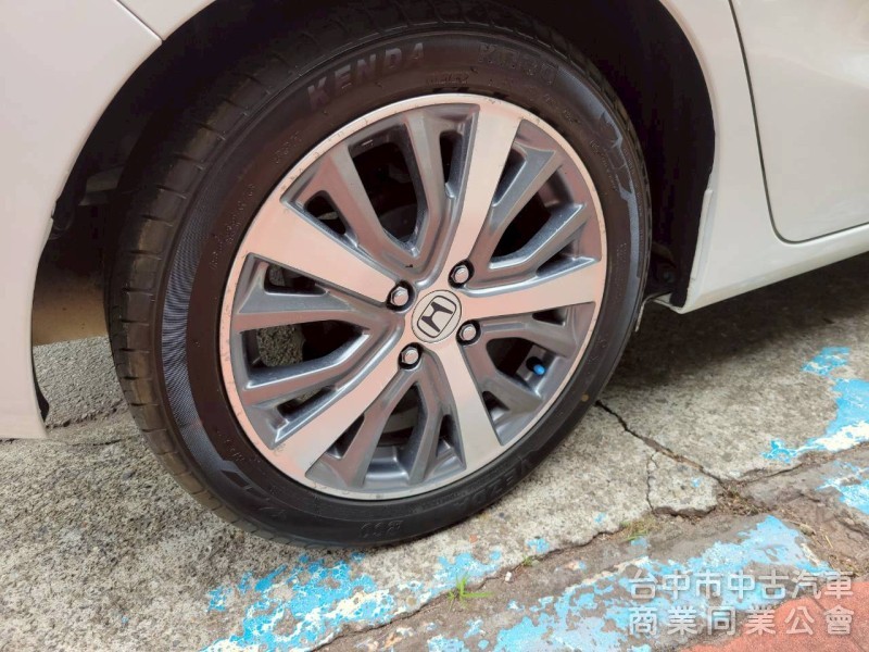 2015 年 FIT S版 里程16萬，恆溫，定速，安卓機，倒車顯影，方向盤快撥鍵，原鈑件，可全額貸款。