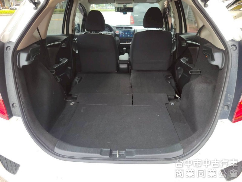 2015 年 FIT S版 里程16萬，恆溫，定速，安卓機，倒車顯影，方向盤快撥鍵，原鈑件，可全額貸款。