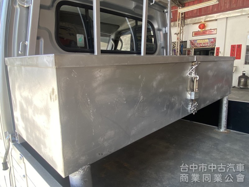 2017款 CM13MPW 銀色 中華Veryca1.3小貨車