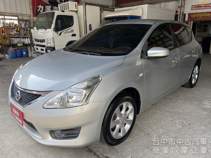 Nissan Tiida 2013款 Tiida 銀色