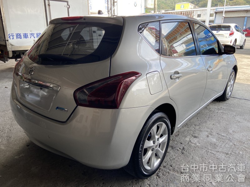 Nissan Tiida 2013款 Tiida 銀色