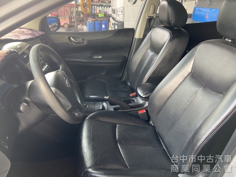 Nissan Tiida 2013款 Tiida 銀色