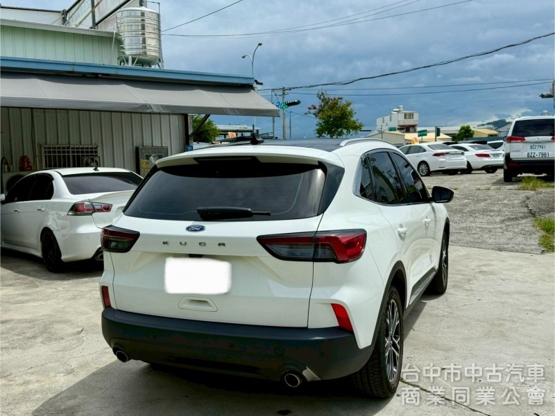 原廠保固  ikey  摸門  acc跟車定速   盲點偵測  電尾門  360影音系統  全景天窗 