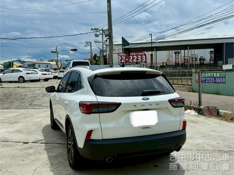 原廠保固  ikey  摸門  acc跟車定速   盲點偵測  電尾門  360影音系統  全景天窗 