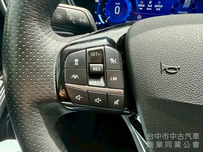 原廠保固  ikey  摸門  acc跟車定速   盲點偵測  電尾門  360影音系統  全景天窗 