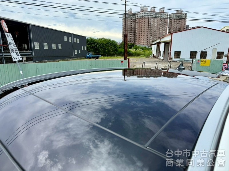 原廠保固  ikey  摸門  acc跟車定速   盲點偵測  電尾門  360影音系統  全景天窗 