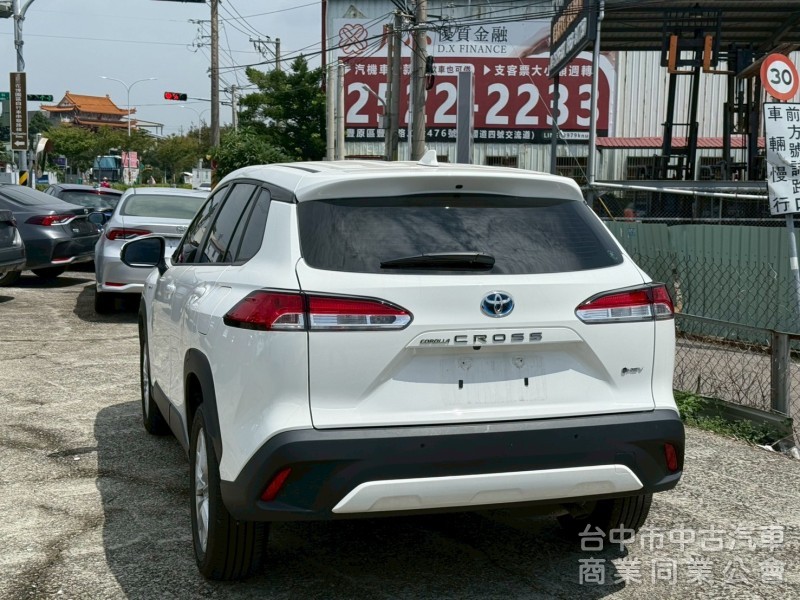 正2025年原廠保固中跑8千公里  ikey  摸門  acc跟車系統  恆溫 行車偏移  後做出風口  