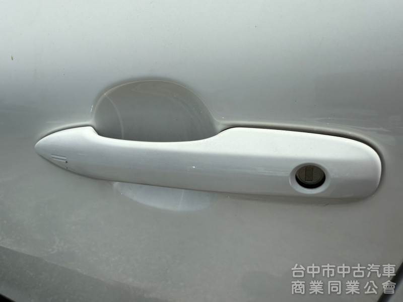 正2025年原廠保固中跑8千公里  ikey  摸門  acc跟車系統  恆溫 行車偏移  後做出風口  