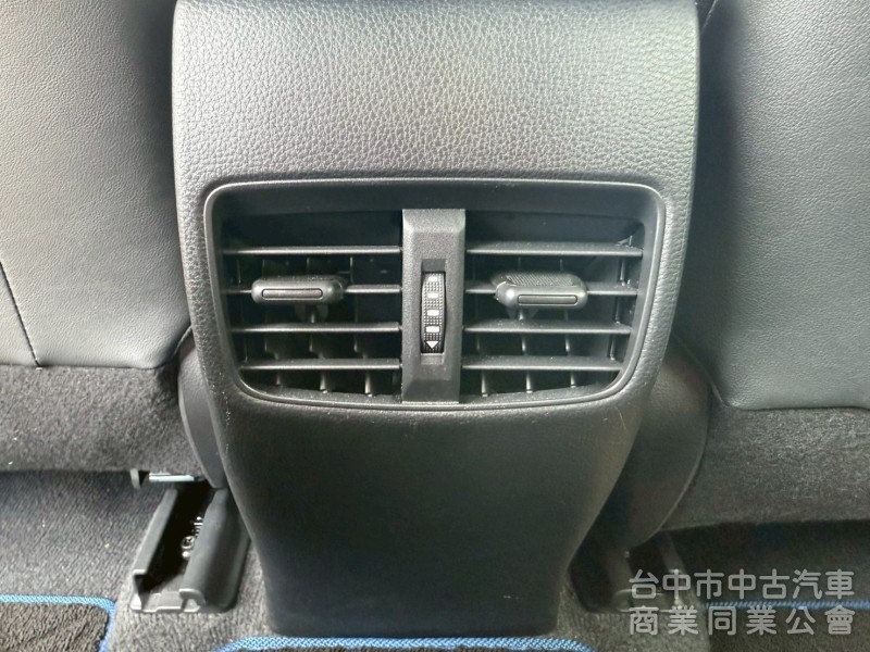 正2025年原廠保固中跑8千公里  ikey  摸門  acc跟車系統  恆溫 行車偏移  後做出風口  