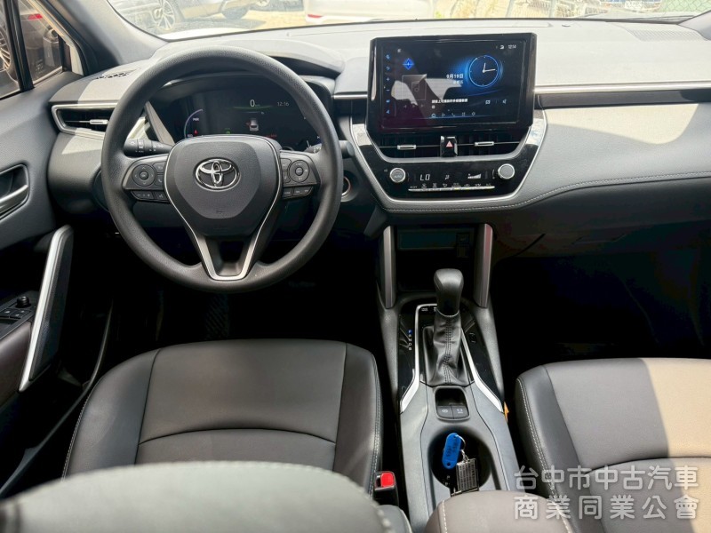 正2025年原廠保固中跑8千公里  ikey  摸門  acc跟車系統  恆溫 行車偏移  後做出風口  