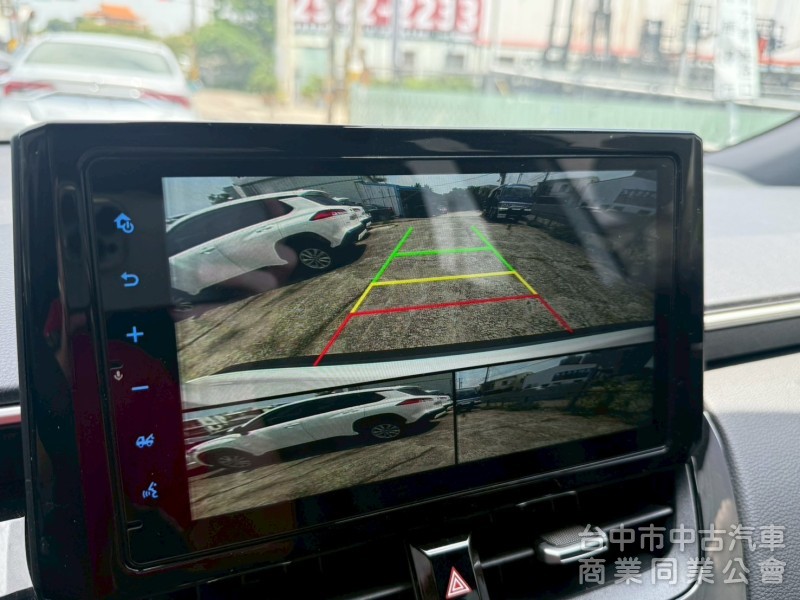 正2025年原廠保固中跑8千公里  ikey  摸門  acc跟車系統  恆溫 行車偏移  後做出風口  