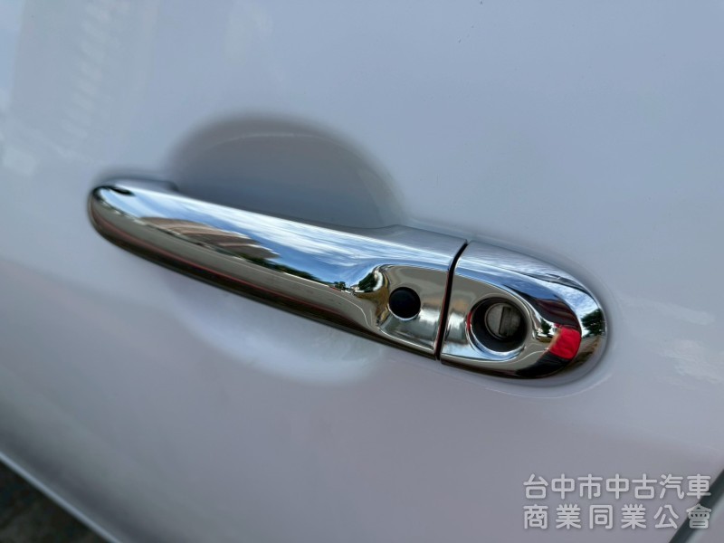 I-TIIDA 1.6 五門掀背 配備 ikey  摸門  定速   盲點偵測  影音系統