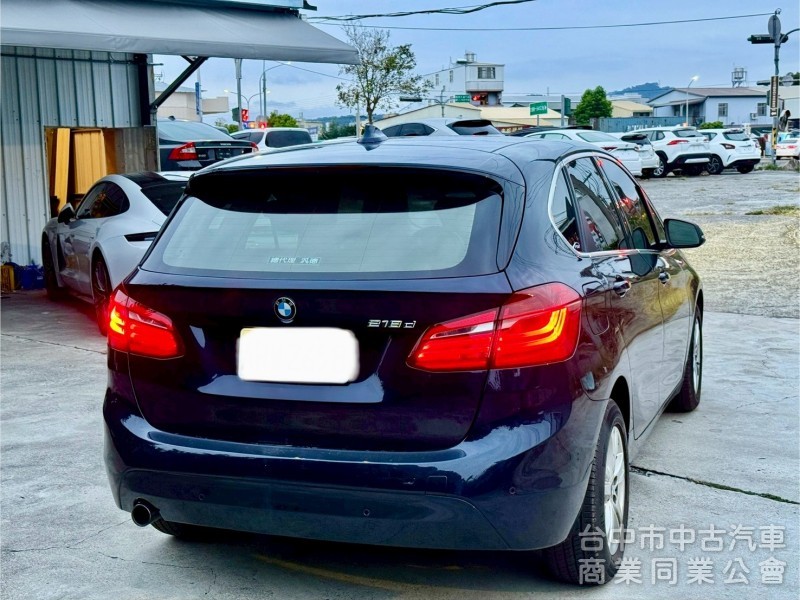 BMW 218D 五人座 柴油引擎 配備: ikey 摸門 定速 電動椅 倒車影像  後座出風口  