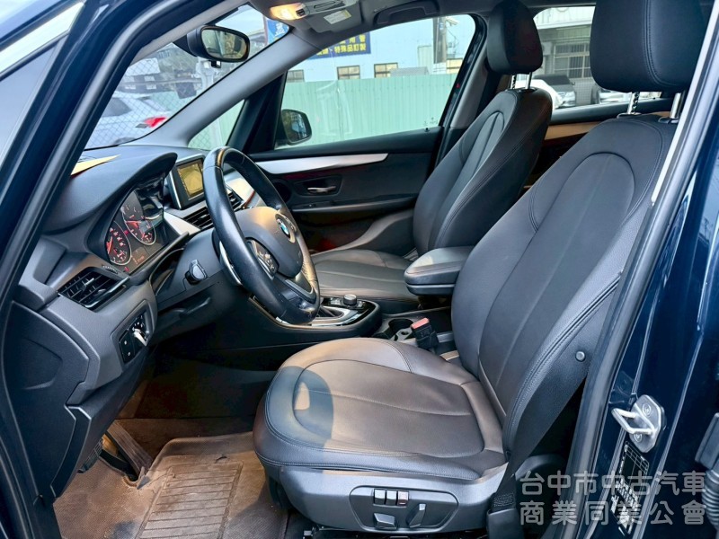 BMW 218D 五人座 柴油引擎 配備: ikey 摸門 定速 電動椅 倒車影像  後座出風口  