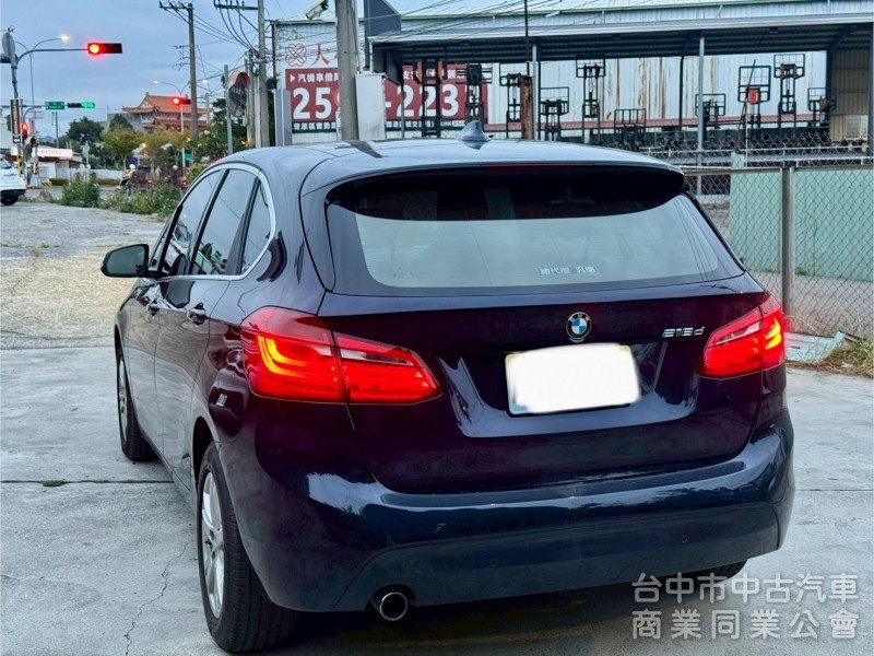 BMW 218D 五人座 柴油引擎 配備: ikey 摸門 定速 電動椅 倒車影像  後座出風口  