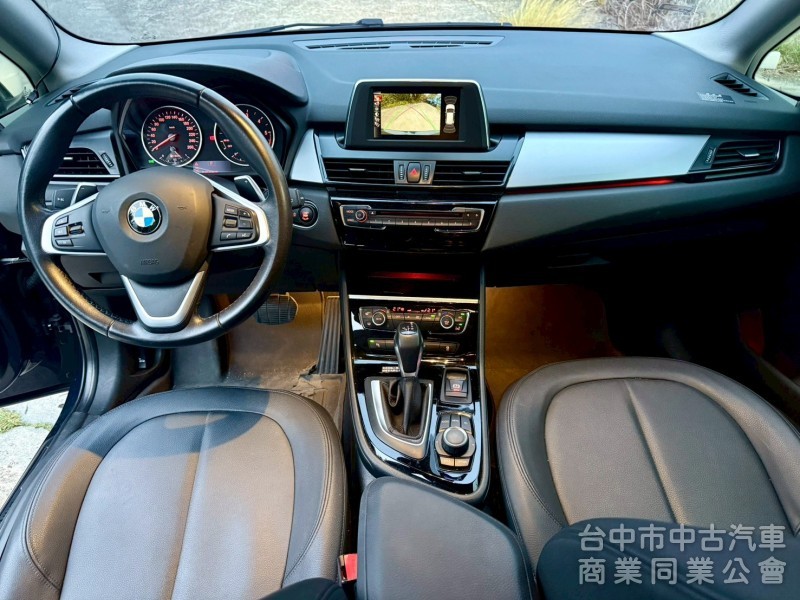 BMW 218D 五人座 柴油引擎 配備: ikey 摸門 定速 電動椅 倒車影像  後座出風口  