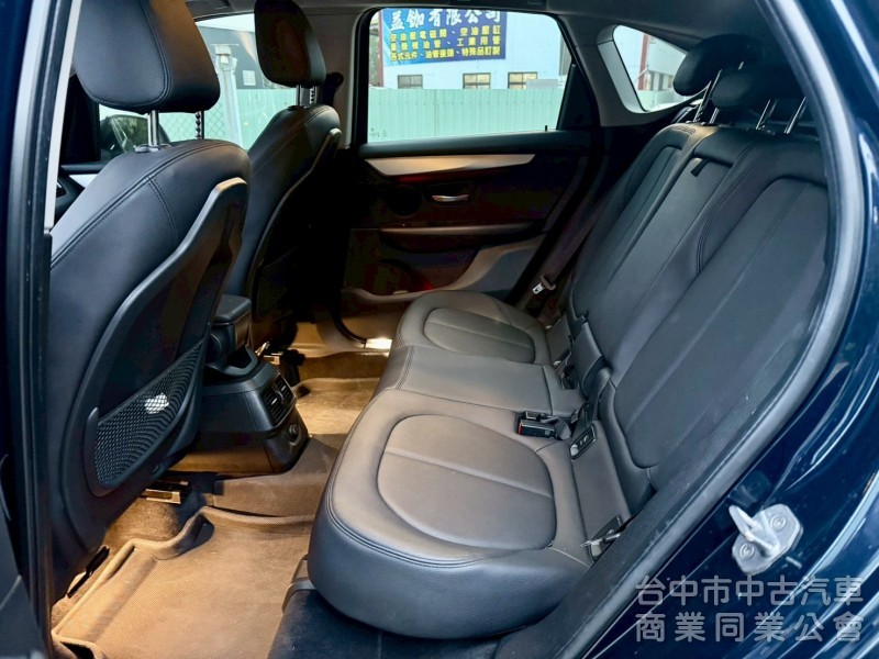 BMW 218D 五人座 柴油引擎 配備: ikey 摸門 定速 電動椅 倒車影像  後座出風口  