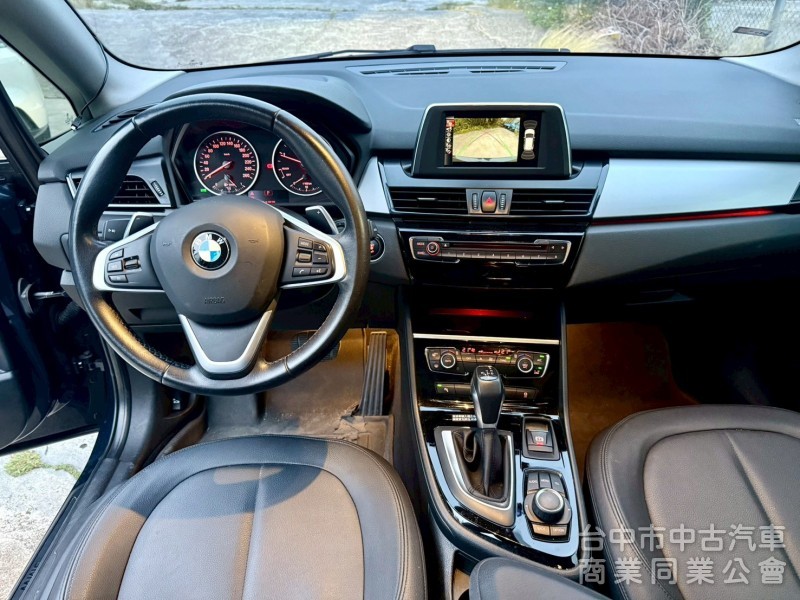 BMW 218D 五人座 柴油引擎 配備: ikey 摸門 定速 電動椅 倒車影像  後座出風口  