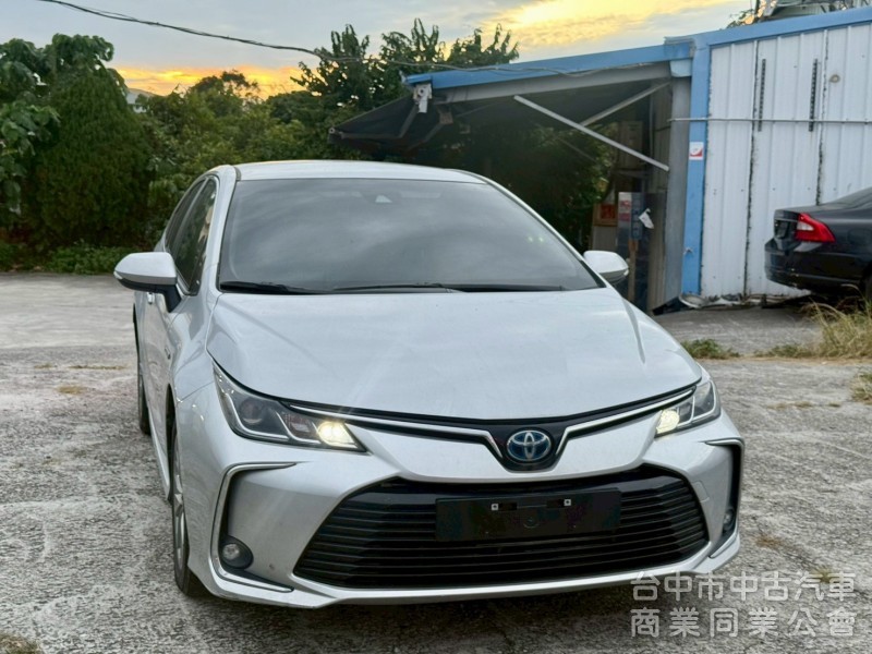 ALTIS 油電  配備 ikey 摸門  ACC跟車 摸門 盲點 車道偏移 恆溫 防滑 