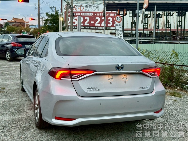 ALTIS 油電  配備 ikey 摸門  ACC跟車 摸門 盲點 車道偏移 恆溫 防滑 