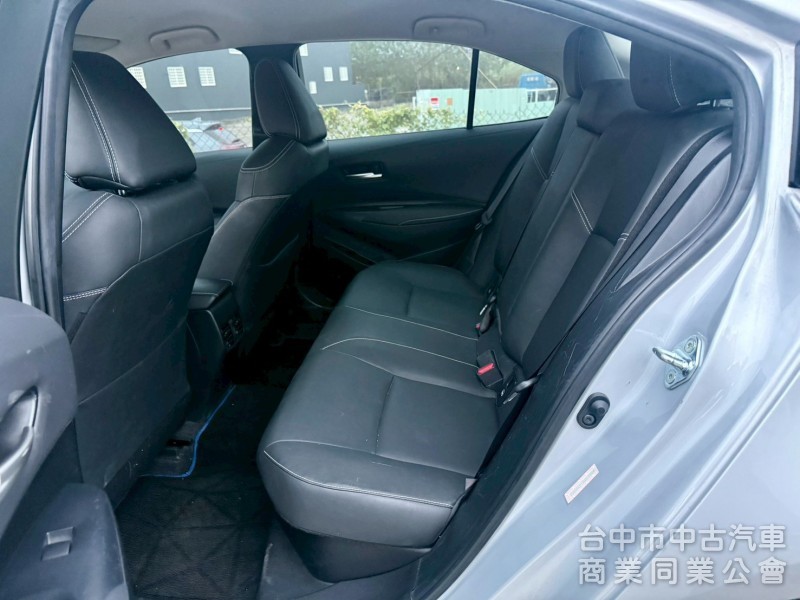 ALTIS 油電  配備 ikey 摸門  ACC跟車 摸門 盲點 車道偏移 恆溫 防滑 