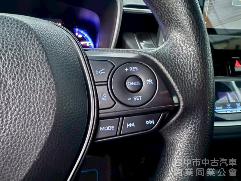 ALTIS 油電  配備 ikey 摸門  ACC跟車 摸門 盲點 車道偏移 恆溫 防滑 