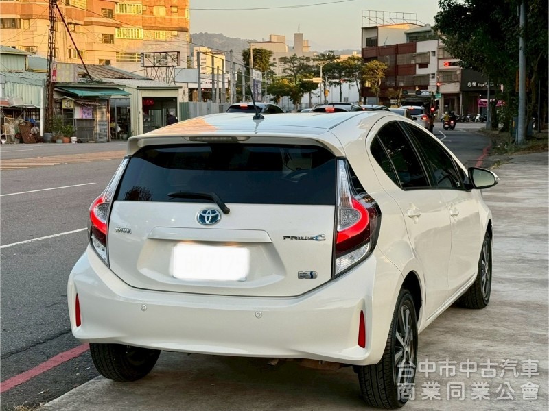 Prius c 1.5油電