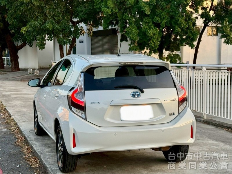 Prius c 1.5油電