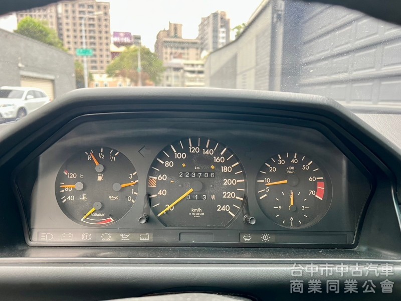 1986．BENZ．300E．綠色